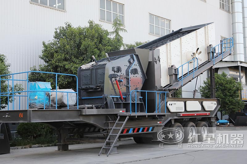 礦山移動(dòng)磕石機(jī)(配反擊破) 礦山移動(dòng)磕石機(jī)(配反擊破)