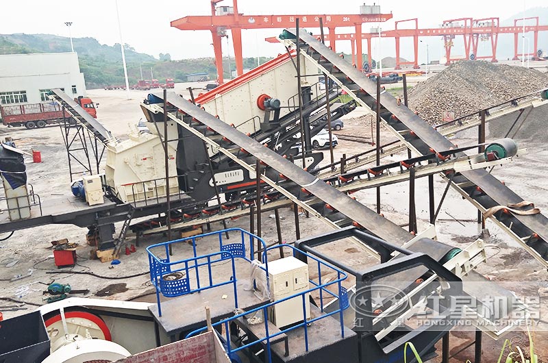 環(huán)保效能高的礦山移動(dòng)磕石機(jī)現(xiàn)場(chǎng) 環(huán)保效能高的礦山移動(dòng)磕石機(jī)現(xiàn)場(chǎng)