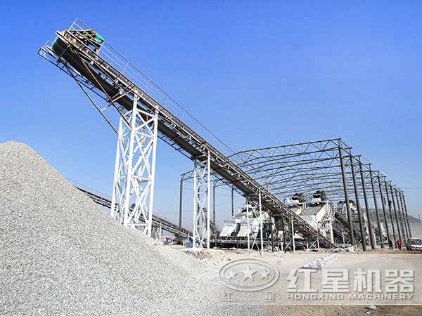 配1520反擊破和給料機石子生產線現(xiàn)場 配1520反擊破和給料機石子生產線現(xiàn)場