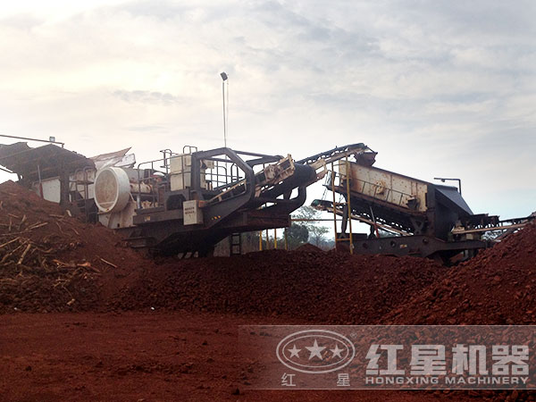 移動篩石機與移動顎破機聯合作業 移動篩石機與移動顎破機聯合作業