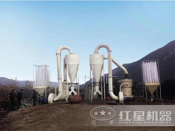鋯石磨粉機(jī)工作現(xiàn)場(chǎng) 鋯石磨粉機(jī)工作現(xiàn)場(chǎng)