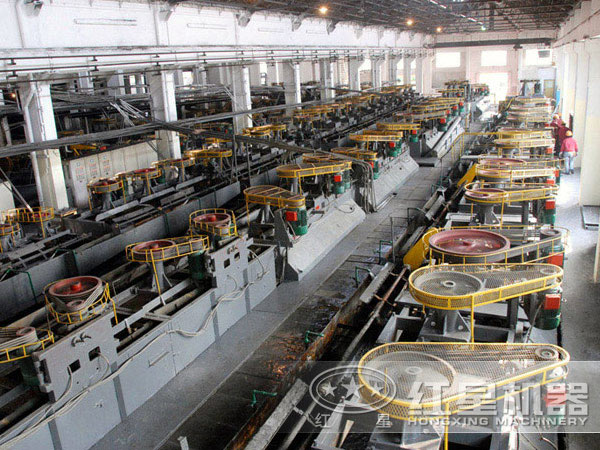 選鉬礦工作現(xiàn)場(chǎng):浮選機(jī)部分 選鉬礦工作現(xiàn)場(chǎng):浮選機(jī)部分