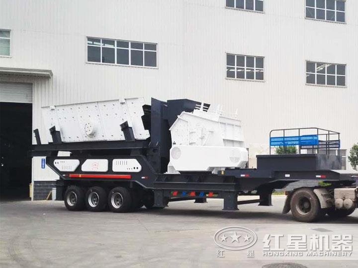 反擊破移動破碎機(jī)、二段破碎粒度均勻，產(chǎn)量高