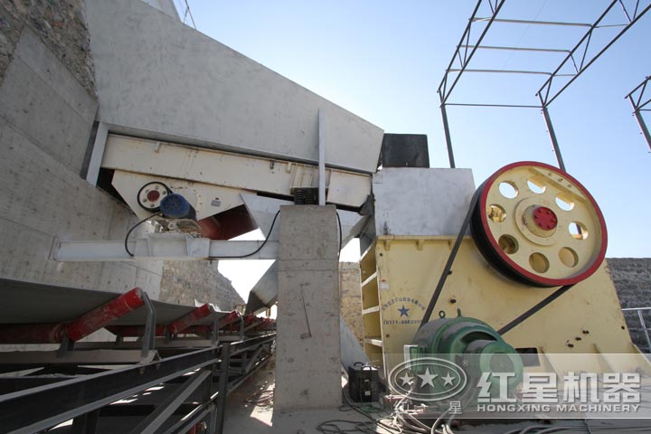 75粗顎破機(jī)在工作現(xiàn)場(chǎng) 75粗顎破機(jī)在工作現(xiàn)場(chǎng)