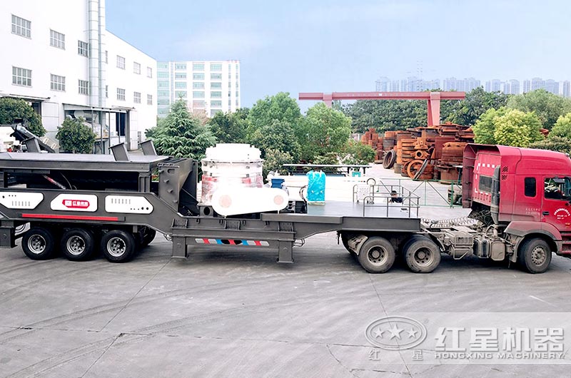 移動(dòng)小型石料粉碎機(jī)直接開(kāi)往客戶現(xiàn)場(chǎng) 移動(dòng)小型石料粉碎機(jī)直接開(kāi)往客戶現(xiàn)場(chǎng)