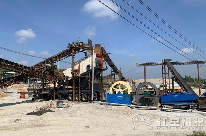 海南客戶移動式制砂機生產現場 海南客戶移動式制砂機生產現場