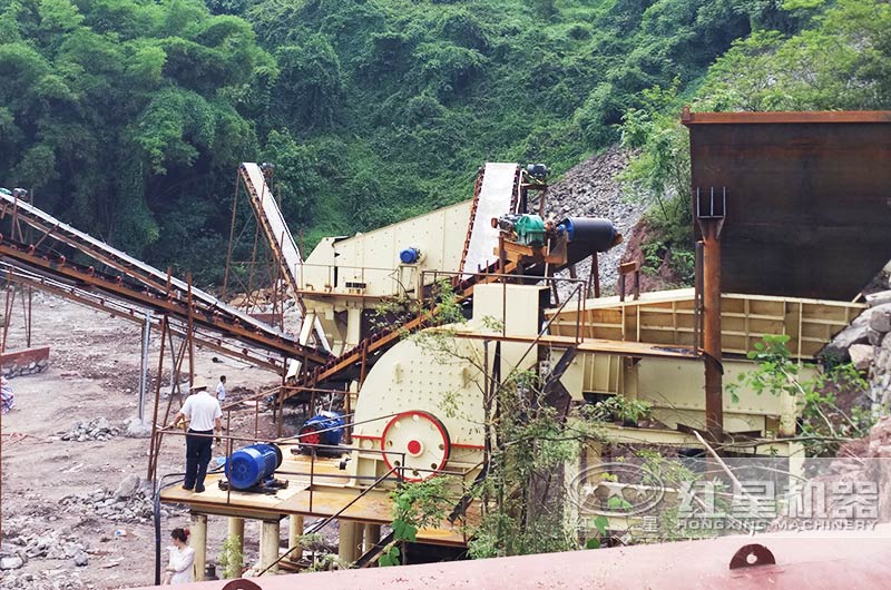 重錘式礦山破碎機(jī)工作現(xiàn)場圖片 重錘式礦山破碎機(jī)工作現(xiàn)場圖片