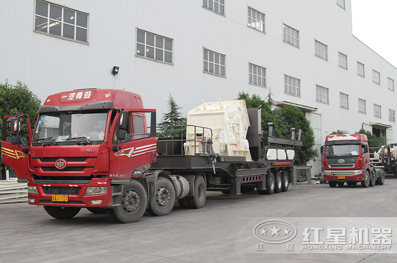 移動式破碎機直接開往作業(yè)現(xiàn)場 移動式破碎機直接開往作業(yè)現(xiàn)場