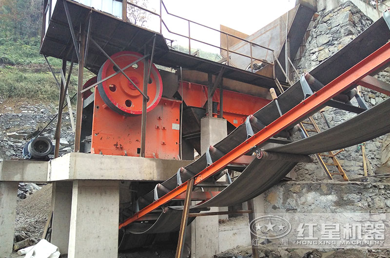 顎式破碎機(jī)工作現(xiàn)場圖片 顎式破碎機(jī)工作現(xiàn)場圖片