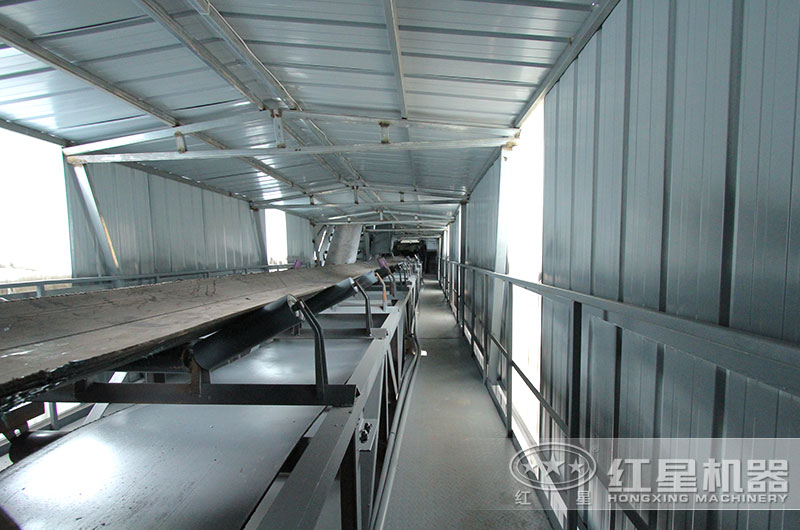 河南客戶皮帶輸送機，配置密封罩