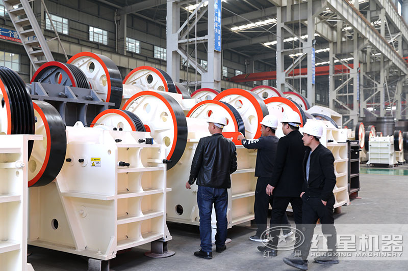 經(jīng)理陪同客戶到車間實地考察 經(jīng)理陪同客戶到車間實地考察