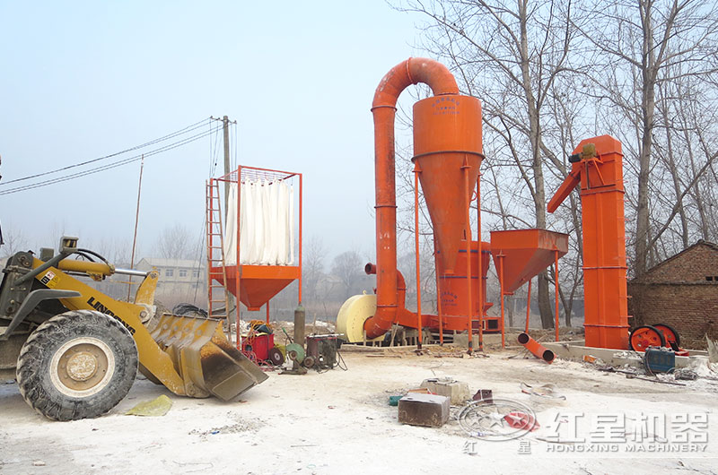 超細(xì)粉碎機(jī)工作現(xiàn)場圖 超細(xì)粉碎機(jī)工作現(xiàn)場圖