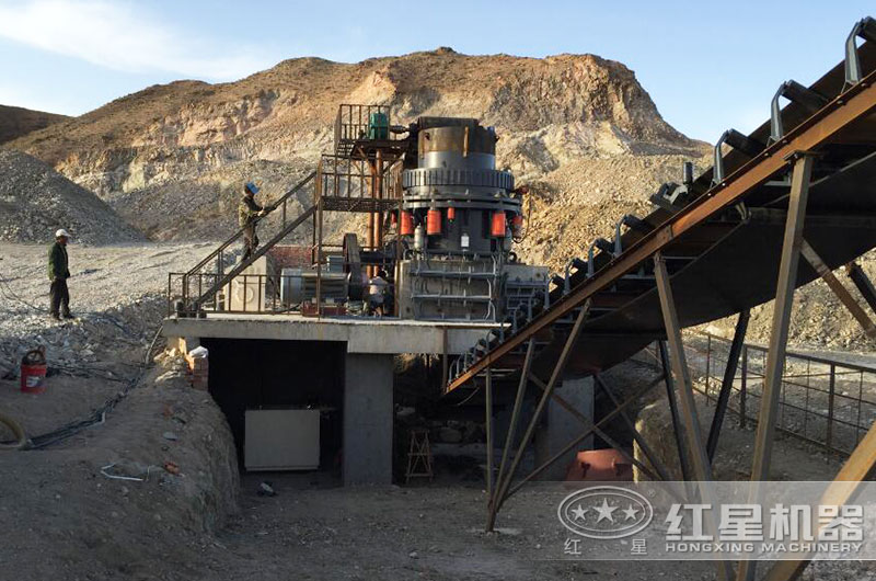 圓錐破碎機工作現(xiàn)場 圓錐破碎機工作現(xiàn)場