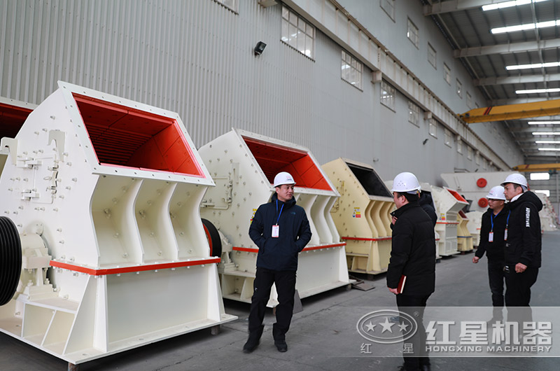 客戶來廠考察錘破機設備 客戶來廠考察錘破機設備