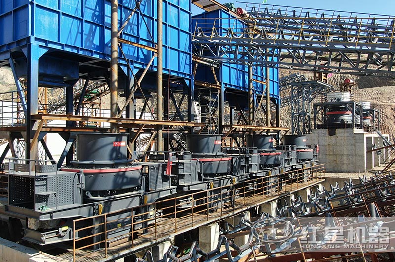 制砂生產(chǎn)線現(xiàn)場 制砂生產(chǎn)線現(xiàn)場