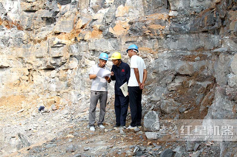 紅星技術(shù)人員隨客戶到現(xiàn)場(chǎng)勘察設(shè)計(jì) 紅星技術(shù)人員隨客戶到現(xiàn)場(chǎng)勘察設(shè)計(jì)