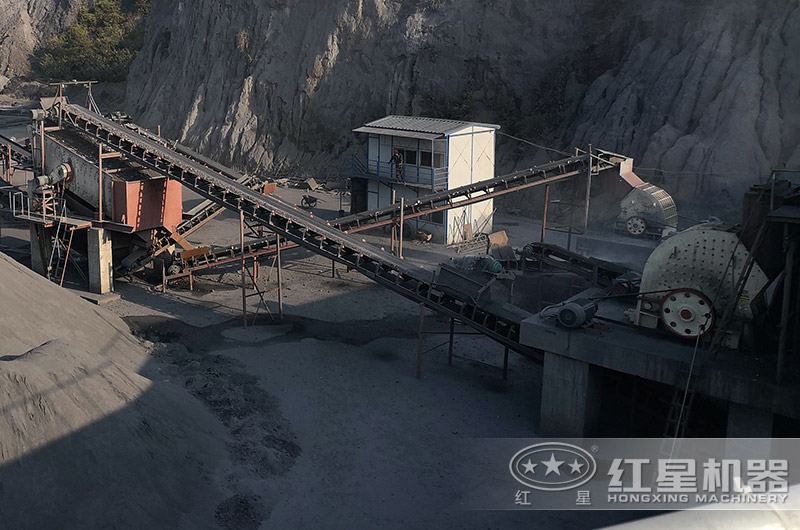 重錘式破碎機(jī)碎煤現(xiàn)場(chǎng) 重錘式破碎機(jī)碎煤現(xiàn)場(chǎng)