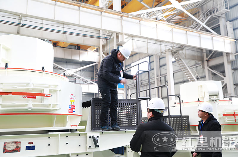 客戶來廠考察立軸沖擊式制砂機 客戶來廠考察立軸沖擊式制砂機