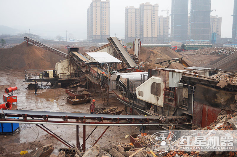 輪胎移動破碎機聯機作業現場 輪胎移動破碎機聯機作業現場