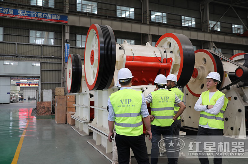 客戶來廠考察打石頭機器 客戶來廠考察打石頭機器