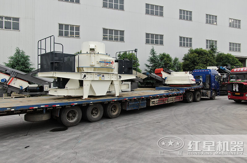 整套碎石制砂設備裝車發貨現場 整套碎石制砂設備裝車發貨現場