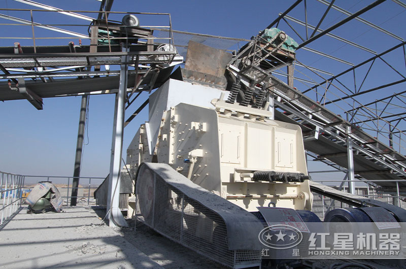 反擊式破碎機作業(yè)現(xiàn)場 反擊式破碎機作業(yè)現(xiàn)場