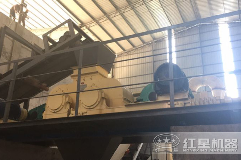 對輥式破碎機作業(yè)現(xiàn)場 對輥式破碎機作業(yè)現(xiàn)場