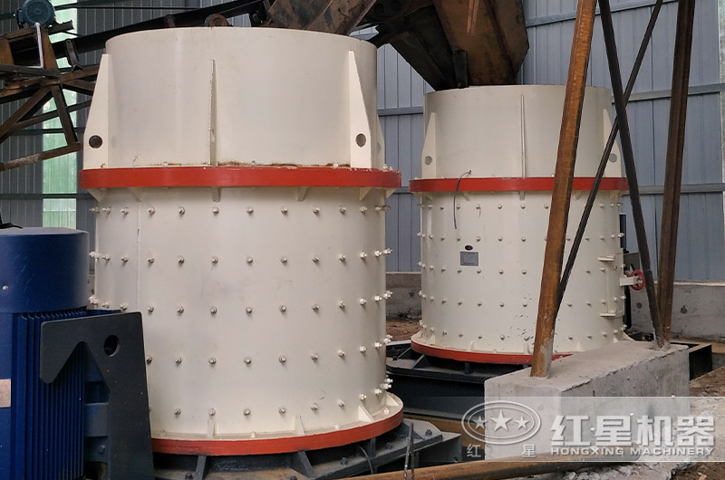 復合式破碎機作業(yè)現(xiàn)場 復合式破碎機作業(yè)現(xiàn)場